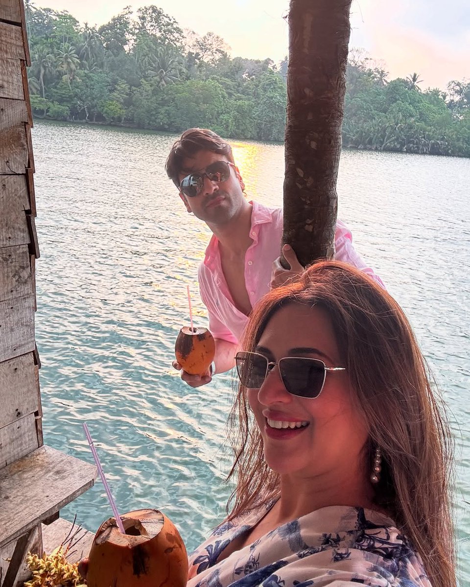 MovieBuzz (@moviesupdatez) on Twitter photo .<a href="/Divyanka_T/">Divyanka T Dahiya</a> and <a href="/vivekdahiya08/">Vivek Dahiya</a> share their latest photo dump as they soak in nature at the Madu River in Sri Lanka🚤🌿
#DivyankaTripathi #VivekDahiya .<a href="/Divyanka_T/">Divyanka T Dahiya</a> and <a href="/vivekdahiya08/">Vivek Dahiya</a> share their latest photo dump as they soak in nature at the Madu River in Sri Lanka🚤🌿
#DivyankaTripathi #VivekDahiya