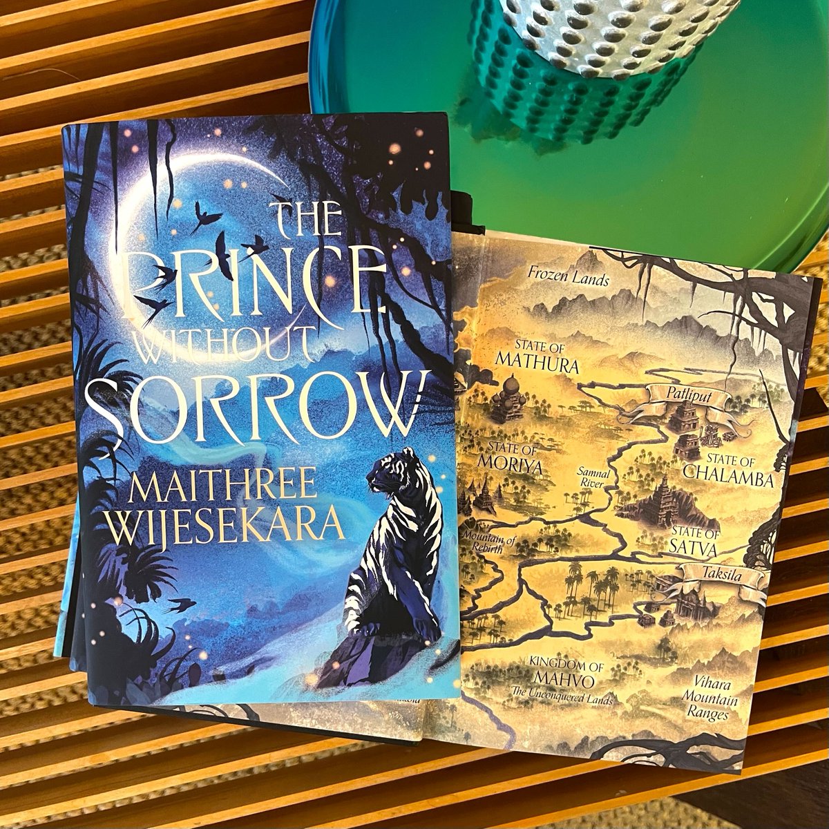 Madeleine Milburn Agency (@mmlitagency) on Twitter photo #ThePrinceWithoutSorrow by <a href="/maithree_w/">Maithree (is writing)</a> has finally hit the shelves with its beautiful cover and map in the UK with <a href="/HarperVoyagerUK/">HarperVoyagerUK</a>! 👑
A prince born into violence, seeking peace.
A witch shackled by pacifism, seeking revenge.
In a world where nature spirits roam the land, and #ThePrinceWithoutSorrow by <a href="/maithree_w/">Maithree (is writing)</a> has finally hit the shelves with its beautiful cover and map in the UK with <a href="/HarperVoyagerUK/">HarperVoyagerUK</a>! 👑
A prince born into violence, seeking peace.
A witch shackled by pacifism, seeking revenge.
In a world where nature spirits roam the land, and