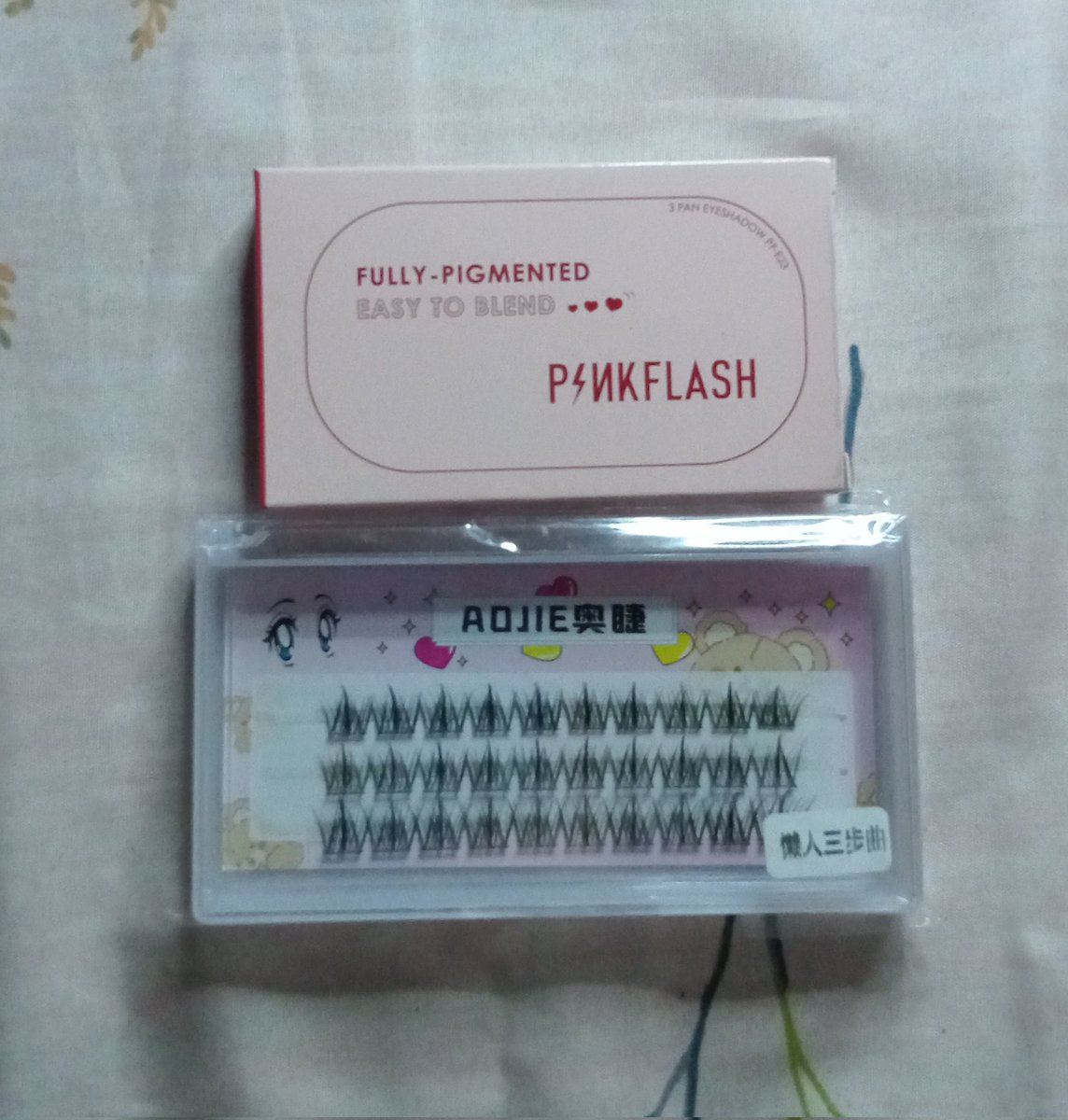 CSIEXXD's tweet photo. haloo guys ada yang mau ga?? salah beli, ini ORI kok beli di toko offline. bisa DM yaa kakk
- eyeshadow pinkflash 27k ex riview 
- bulu mata 20k new yaa https://t.co/ZCTOuWaSI7
