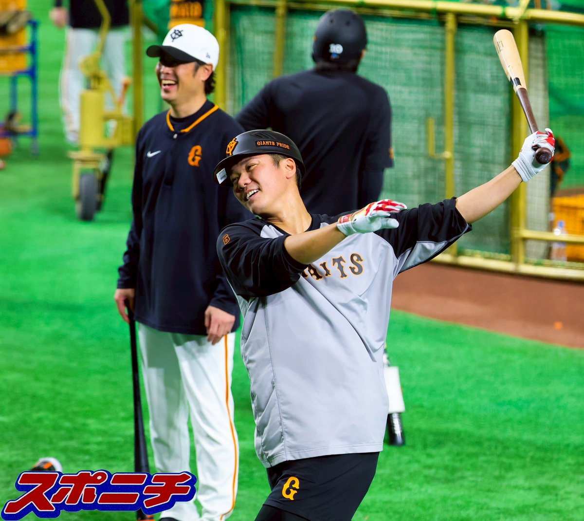 亀井コーチの指導を受ける坂本(撮影・光山 貴大@takahiroKOHYAMA