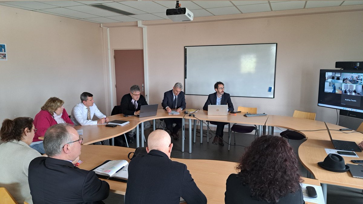 DSDEN 47 (@dsden47) on Twitter photo Le #DASEN47 réunit les proviseurs accueillant des BTS.
➡️ Attractivité
➡️ Mobilité des élèves
➡️ Promotion des parcours des filles
Merci à la DRAFPICA et aux IA-IPR
<a href="/AcBordeaux/">Académie de Bordeaux</a> <a href="/HuartJean/">Jean-Marc Huart</a> Le #DASEN47 réunit les proviseurs accueillant des BTS.
➡️ Attractivité
➡️ Mobilité des élèves
➡️ Promotion des parcours des filles
Merci à la DRAFPICA et aux IA-IPR
<a href="/AcBordeaux/">Académie de Bordeaux</a> <a href="/HuartJean/">Jean-Marc Huart</a>