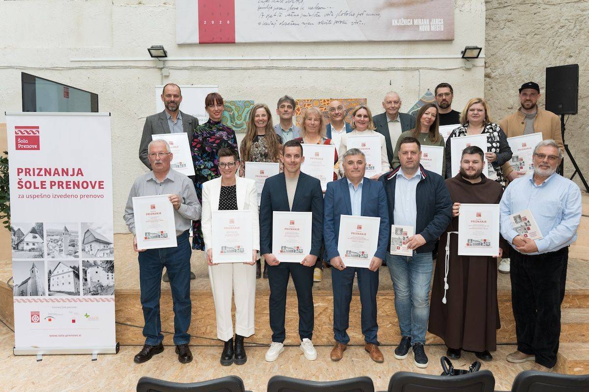📣 V Novem mestu so podelili priznanja Šole prenove za kakovostno prenovo objektov kulturne dediščine za leto 2024. Ob razglasitvi najboljših prenov je izšel tudi zbornik Zgodbe, prenove o hišah 3, v katerem so predstavljeni nagrajeni objekti. 🏛️

Več 👉 ter.li/4q6v8v