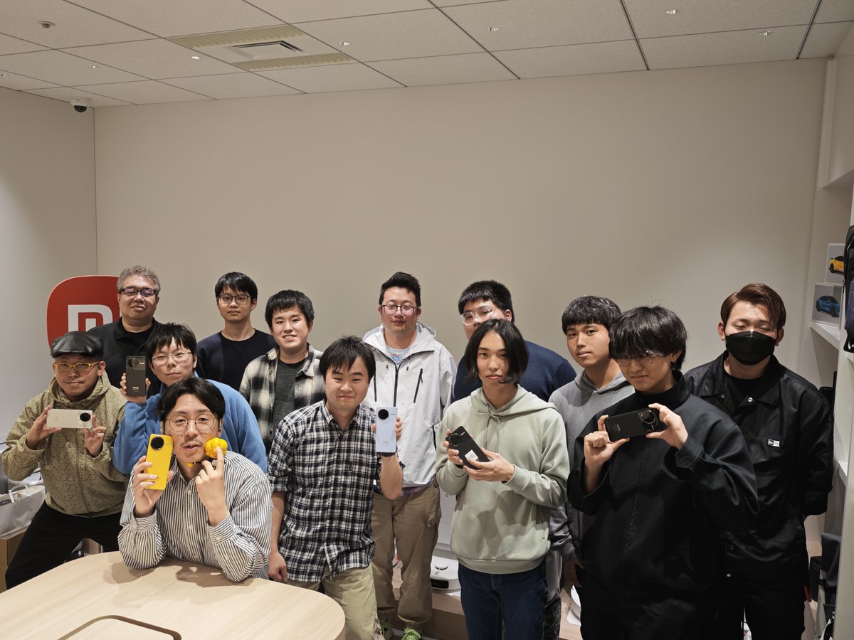 グローバル発表会を一緒に観ようの会も終了！
みんな集まってくれてありがとう！！！

１９時からは生配信だよっ！
人が集まらないとボスに怒られるので、ぜひ遊びに来てね！
youtube.com/live/7Qahb_gxV…

#ウルトラPOCOいよいよ登場