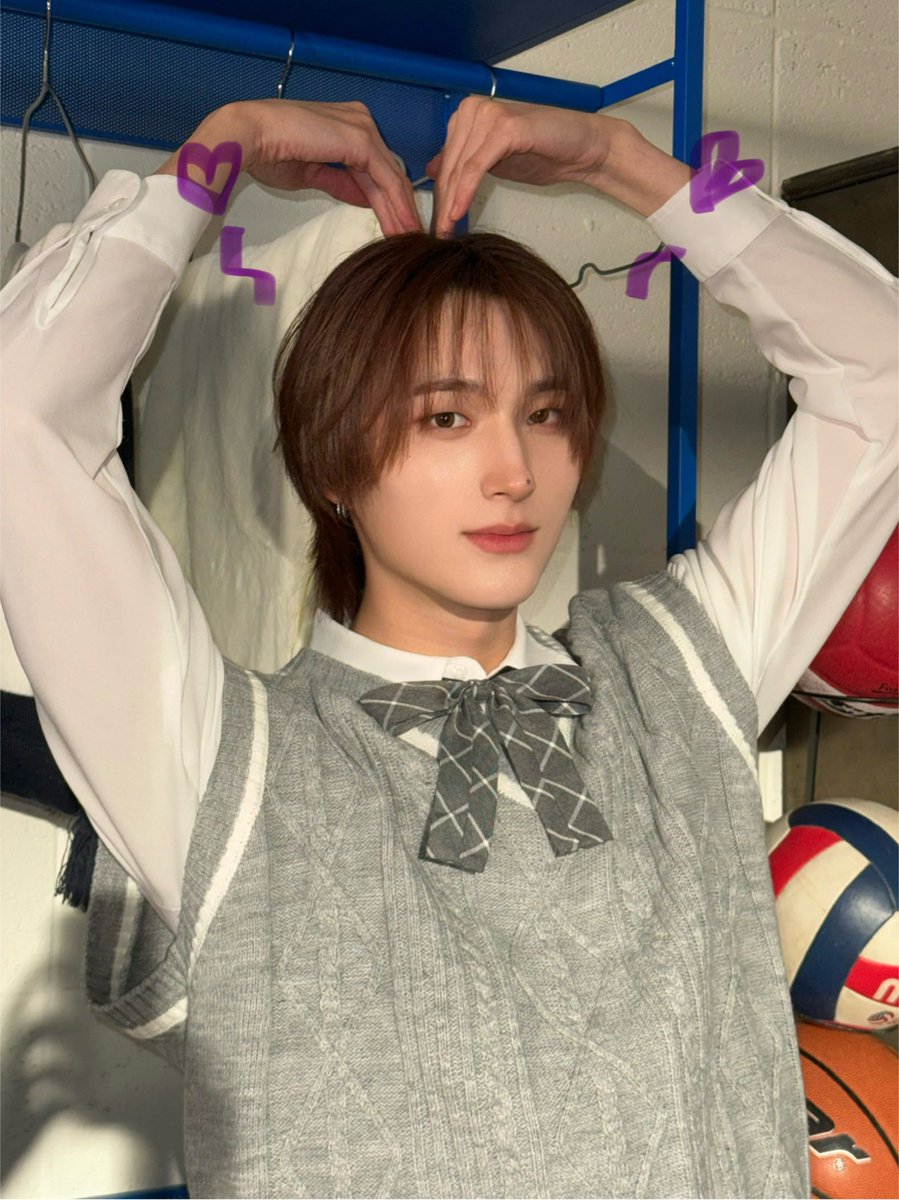 [#범수]

딩고라이브~! 🎤🎙️
예쁘게 봐줘 쏘블리~!💜🐈‍⬛

#XODIAC #소디엑 #BEOMSOO #범수