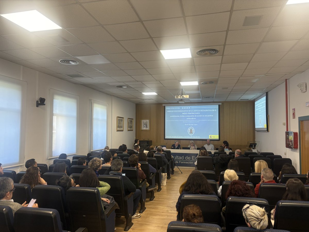 Rocío Nicolás llena la sala de conferencias al defender su tesis sobre justicia restaurativa. 

De las poquísimas personas que antes de su defensa son ya un referente nacional e internacional en el ámbito. 

Muy orgullosos de ti. 

¡Enhorabuena, amiga! 

<a href="/RocioNicolas12/">Rocio Nicolas</a>