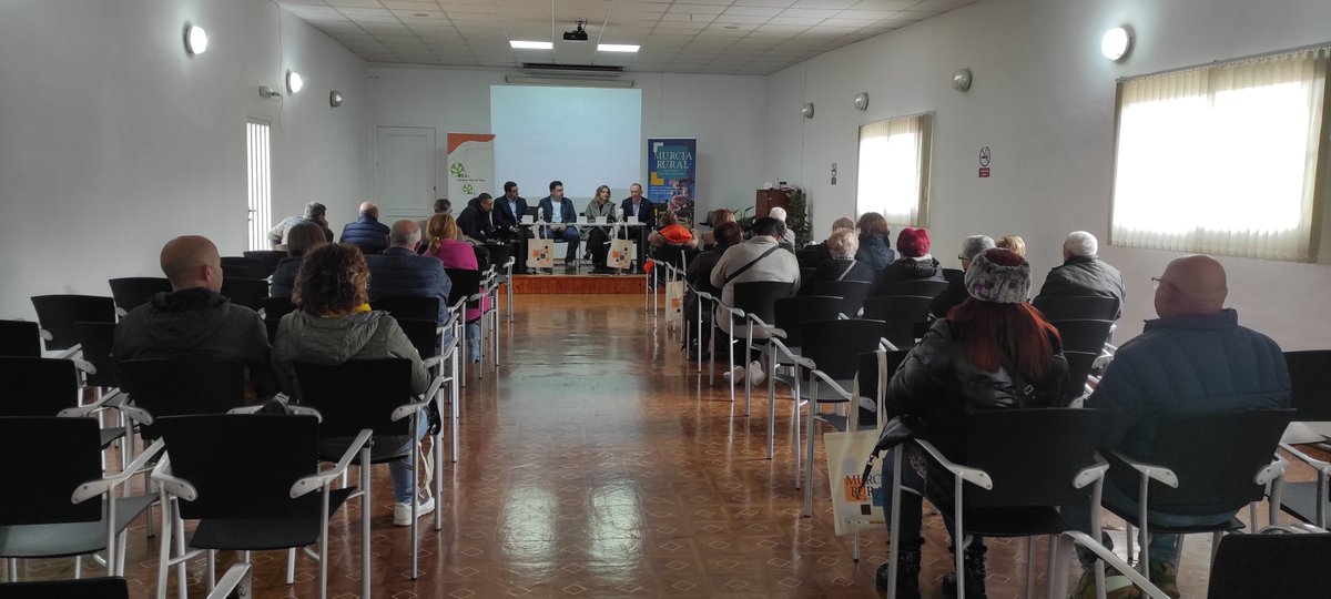 MunicipiosDel's tweet photo. 👉🏻 I𝐈 Jornada SABER ESPACIOS  𝐌𝐮𝐫𝐜𝐢𝐚 𝐑𝐮𝐫𝐚𝐥 🌺🌸 EL GAL ADRI Vega del Segura organizó el pasado 20 de marzo la jornada SABER ESPACIOS, en el marco de 𝐌𝐔𝐑𝐂𝐈𝐀 𝐑𝐔𝐑𝐀𝐋.#murciarural #Compartir #jornada #cooperacion #Leader #somosrurales #SomosVitales https://t.co/Px9ODfXVML