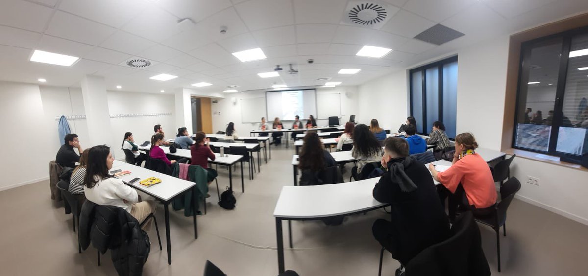 Laureano Debat (@laureanodebat) on Twitter photo Ayer en la <a href="/unizar/">Universidad Zaragoza</a> con la cronista y escritora polaca Malgorzata Nocuń presentando su fascinante libro sobre las mujeres en la Unión Soviética y en la post Sovietland. La foto, creo, es de Daniel Cabrera 🤔
lacajabooks.com/libro/el-amor-… Ayer en la <a href="/unizar/">Universidad Zaragoza</a> con la cronista y escritora polaca Malgorzata Nocuń presentando su fascinante libro sobre las mujeres en la Unión Soviética y en la post Sovietland. La foto, creo, es de Daniel Cabrera 🤔
lacajabooks.com/libro/el-amor-…
