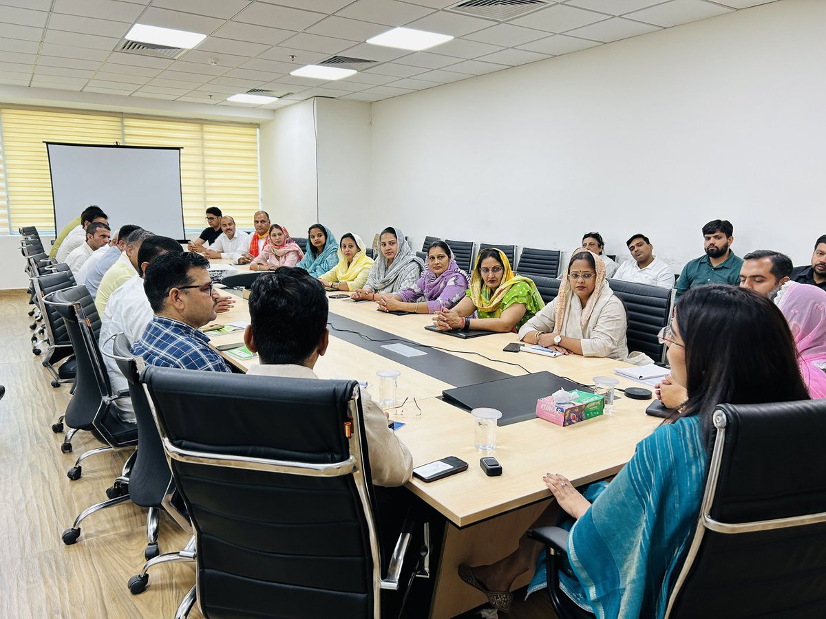 Municipal Corporation Manesar (@mcmanesar) on Twitter photo рдирдЧрд░ рдирд┐рдЧрдо рдорд╛рдиреЗрд╕рд░ рдХреА рдореЗрдпрд░ рдбреЙрдХреНрдЯрд░ рдЗрдВрджреНрд░рдЬреАрдд рдХреМрд░ рдпрд╛рджрд╡ рдиреЗ рдЧреБрд░реБрд╡рд╛рд░ рдХреЛ рдирд┐рдЧрдо рдХрд╛рд░реНрдпрд╛рд▓рдп рдореЗрдВ рдирд╡рдирд┐рд░реНрд╡рд╛рдЪрд┐рдд рдкрд╛рд░реНрд╖рджреЛрдВ рдХреЗ рд╕рд╛рде рдкрд░рд┐рдЪрдп рдмреИрдардХ рдХреА
- рдореЗрдпрд░ рд╡ рд╕рднреА рдкрд╛рд░реНрд╖рджреЛрдВ рдиреЗ рдорд╛рдиреЗрд╕рд░ рдХреЛ рджреЗрд╢ рдХрд╛ рдирдВрдмрд░ рдПрдХ рдирд┐рдЧрдо рдмрдирд╛рдиреЗ рдХрд╛ рдкреНрд░рдг рд▓рд┐рдпрд╛
- рдЖрдпреБрдХреНрдд <a href="/RenuSogan/">Renu Sogan</a> рдиреЗ рдореЗрдпрд░ рдЯреАрдо рдХреЗ рдЙрдЬреНрдЬреНрд╡рд▓ рднрд╡рд┐рд╖реНрдп рдХреА рдХрд╛рдордирд╛ рдХреА
<a href="/cmohry/">CMO Haryana</a> рдирдЧрд░ рдирд┐рдЧрдо рдорд╛рдиреЗрд╕рд░ рдХреА рдореЗрдпрд░ рдбреЙрдХреНрдЯрд░ рдЗрдВрджреНрд░рдЬреАрдд рдХреМрд░ рдпрд╛рджрд╡ рдиреЗ рдЧреБрд░реБрд╡рд╛рд░ рдХреЛ рдирд┐рдЧрдо рдХрд╛рд░реНрдпрд╛рд▓рдп рдореЗрдВ рдирд╡рдирд┐рд░реНрд╡рд╛рдЪрд┐рдд рдкрд╛рд░реНрд╖рджреЛрдВ рдХреЗ рд╕рд╛рде рдкрд░рд┐рдЪрдп рдмреИрдардХ рдХреА
- рдореЗрдпрд░ рд╡ рд╕рднреА рдкрд╛рд░реНрд╖рджреЛрдВ рдиреЗ рдорд╛рдиреЗрд╕рд░ рдХреЛ рджреЗрд╢ рдХрд╛ рдирдВрдмрд░ рдПрдХ рдирд┐рдЧрдо рдмрдирд╛рдиреЗ рдХрд╛ рдкреНрд░рдг рд▓рд┐рдпрд╛
- рдЖрдпреБрдХреНрдд <a href="/RenuSogan/">Renu Sogan</a> рдиреЗ рдореЗрдпрд░ рдЯреАрдо рдХреЗ рдЙрдЬреНрдЬреНрд╡рд▓ рднрд╡рд┐рд╖реНрдп рдХреА рдХрд╛рдордирд╛ рдХреА
<a href="/cmohry/">CMO Haryana</a>