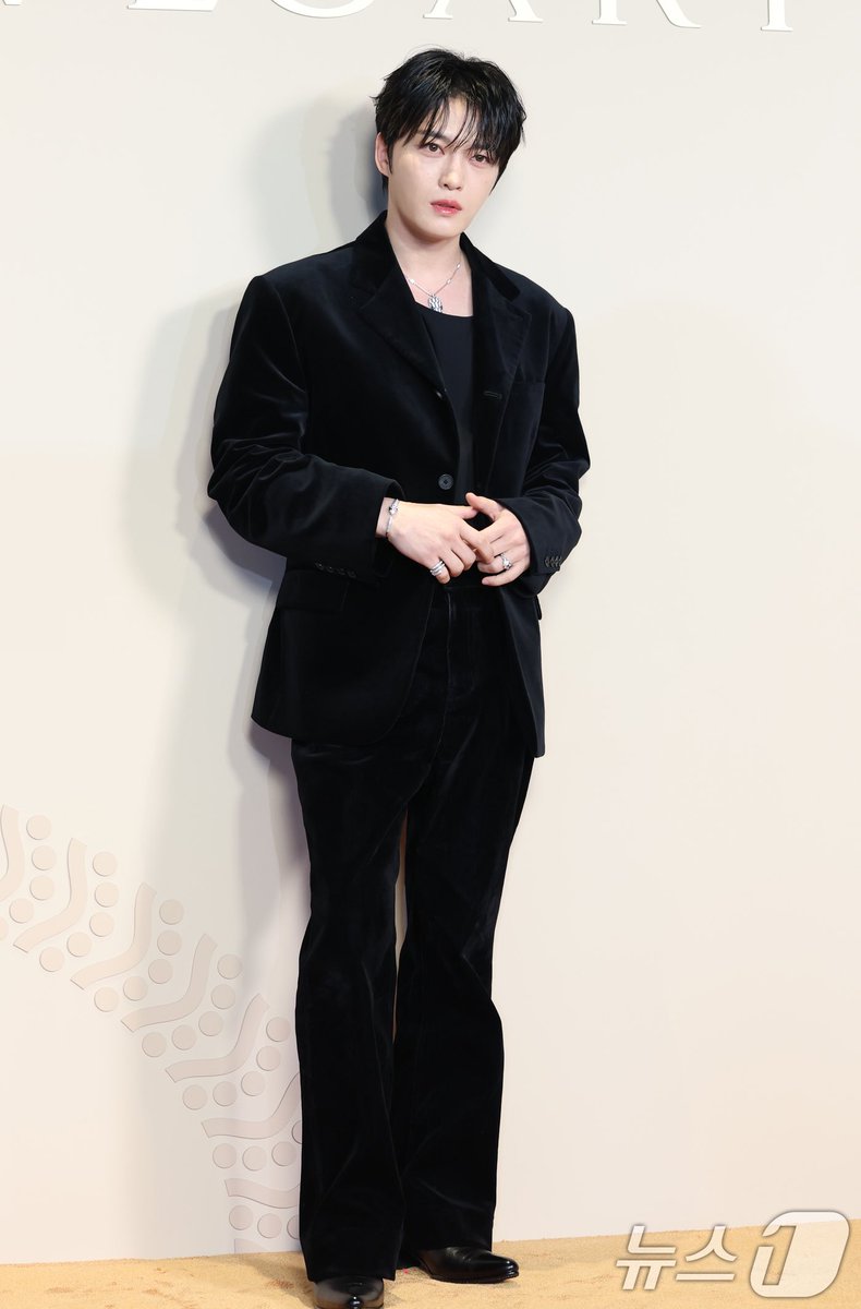 📌[INFO]
Jaejoong at the opening of BVLGARI jewelry exhibition event at Futura Seoul (250327)

Jaejoong, Kim Jiwon, Jung Haein, izna Koko &amp; Jeemin attended the event

#김재중 #ジェジュン☘️