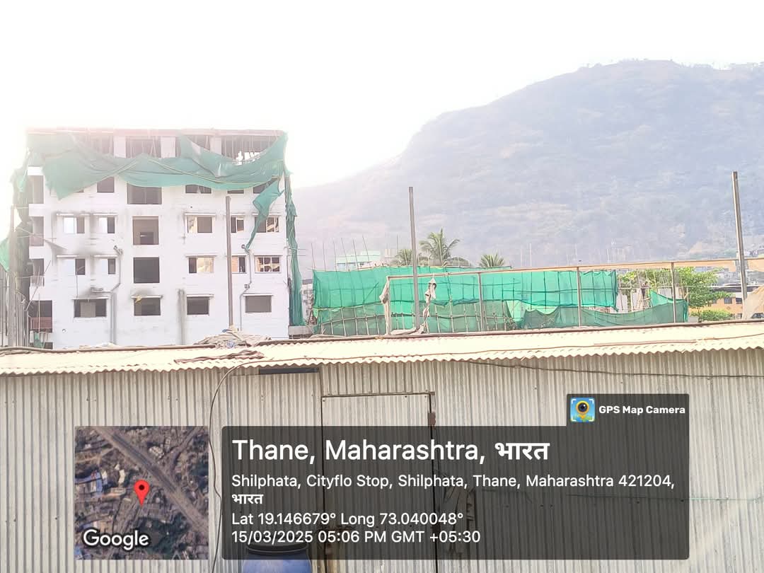 PRAVINP89947004's tweet photo. मुंब्रा येथील एम.एम.वेली रस्त्यालगत ठा.म.पा जागेवर नैसर्गिक नाल्यावर भरणी करून सरासपणे अनधिकृत बांधकाम सुरू आहे.सन्माननीय माजी नगरसेविका व काही समाजसेवकांनी वारंवार तक्रार करून देखील ठाणे महानगरपालिका अतिक्रमण विभागाचे अधिकारी कारवाई करत नाही.
@TMCaTweetAway @Awhadspeaks https://t.co/YMl7XZwlpi