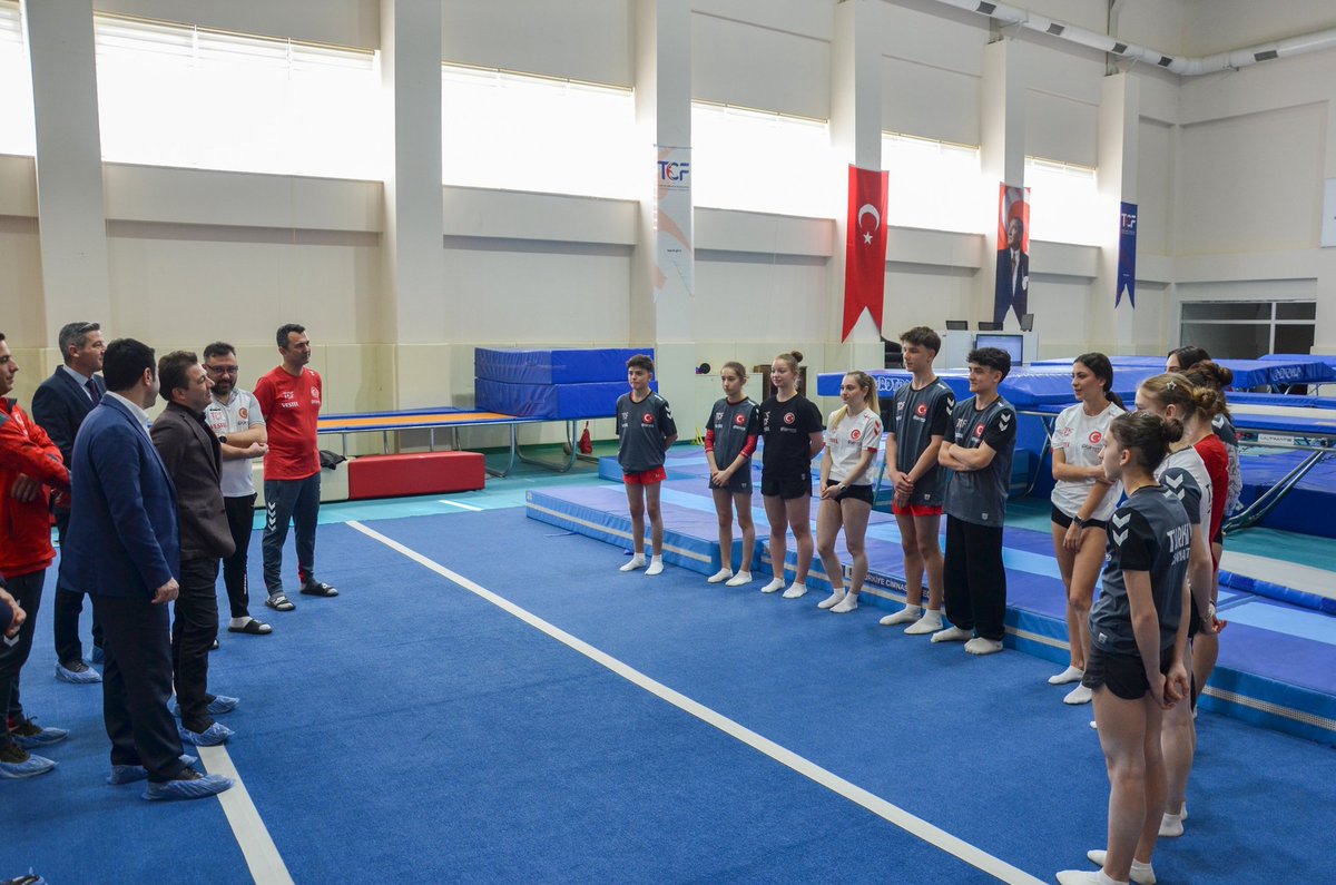 GSB_Bolu's tweet photo. Trampolin Cimnastik Gençler Milli Takım Hazırlık Kampı Ziyareti

24 – 31 Mart tarihleri arasında gerçekleştirilen Trampolin Cimnastik Gençler Milli Takım Hazırlık Kampı büyük bir heyecan ve özveriyle devam ediyor. Kamp süresince milli takım sporcularımıza destek veren+++ https://t.co/je0FfrKQAV