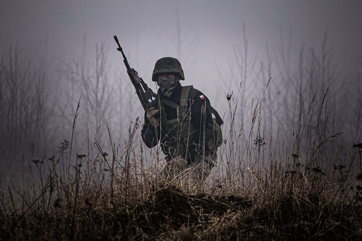 DGeneralneRSZ's tweet image. Zawiszacy w akcji! Gotowi stawić czoła każdemu wyzwaniu!

W ramach zajęć zintegrowanych, @ZAWISZACY  doskonalili swoje umiejętności w zakresie obrony oraz współpracy pomiędzy pododdziałami. Szkolenie obejmowało:
✔️ wzywanie ognia z pola walki #CFF – precyzyjne wsparcie ogniowe,