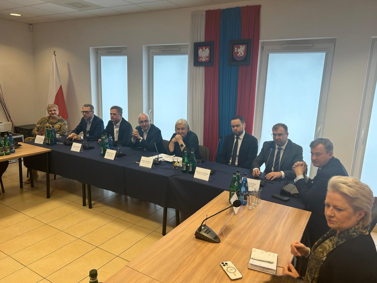 ME_GOV_PL's tweet image. Min. Przemysłu, Marzena Czarnecka, podkreśliła, że celem zespołu nie jest jedynie wymiana opinii, lecz opracowanie skutecznych działań z udziałem MKiŚ, MAP oraz samorządów województw mazowieckiego, lubelskiego i świętokrzyskiego.

#transformacja #górnictwo #energia #industry #pl