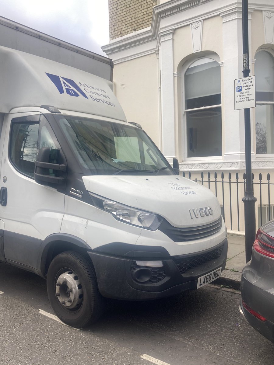 SayNOtoNuisance's tweet photo. Why is council tax going up year on year @rbkc @conservatives when income is not being collected from parties working in borough? See here. No resident permit. 2 spaces lost. This happens daily, removals take all day #lostincome #lostparking #unacceptable Solutions necess https://t.co/BPGle1N3sO