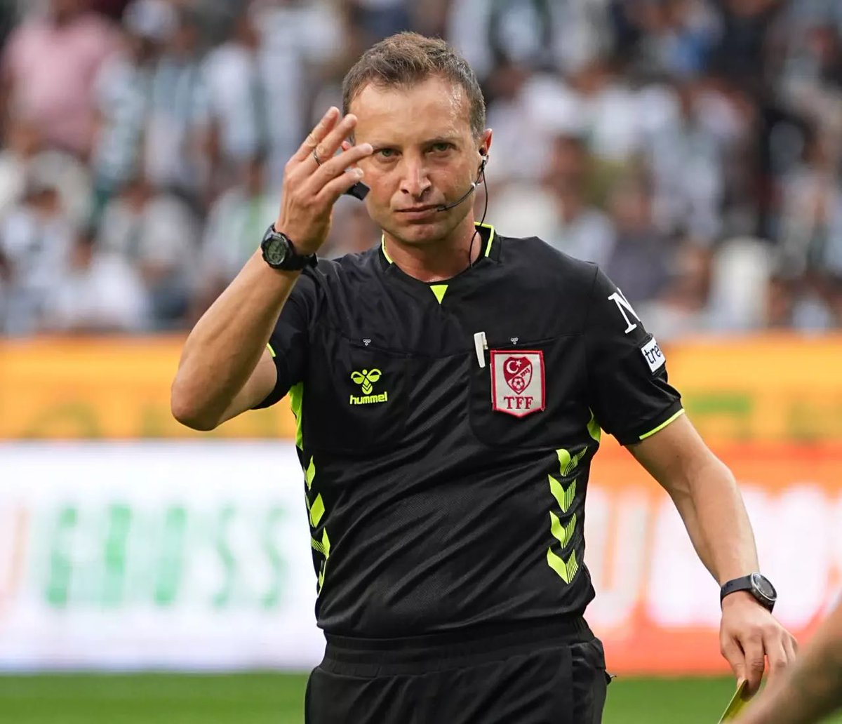 ÖZEL | Süper Lig eski hakemi Caner Ak: Beşiktaş - Galatasaray derbisini yönetecek olan Yasin Kol'un hakem sözleşmesi yok, TFF'den maaş almıyor. Yasin Kol ile profesyonel sözleşme imzalanmadı. Bu bir skandaldır. <a href="/radyospor/">Radyospor</a>