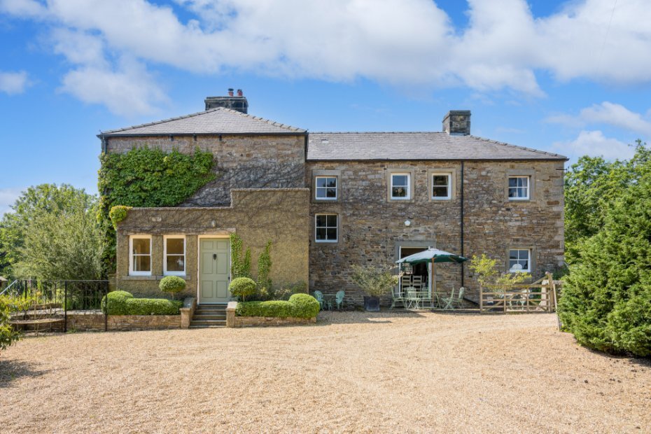 New instruction

#Wycliffe Nr #BarnardCastle

A substantial #Georgian #farmhouse of approximately 5000 sq ft, set within private mature gardens and grounds of in excess of 7 acres including #paddocks and woodland. Guide price £1,375,000.

jackson-stops.co.uk/properties/204…

#property