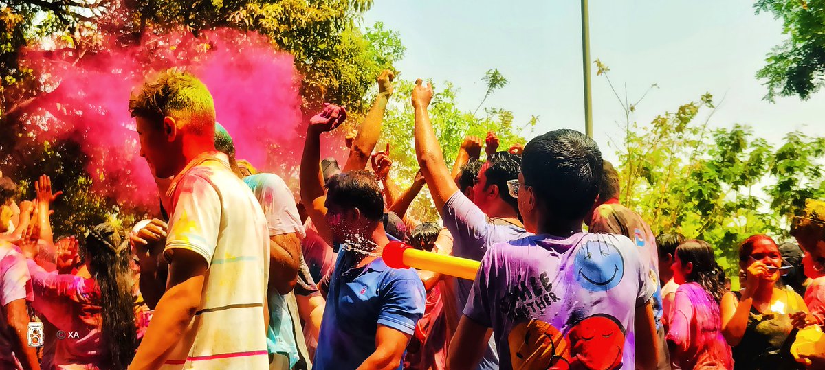 swordsnhammer's tweet photo. @AttersonBarbara #AlphabetChallenge #WeekMforMulticoloured
#Multicoloured faces - When every well-dressed rocked wearing colours on there faces 😜 Enlarge to see 💦 https://t.co/ppQii4dlsq