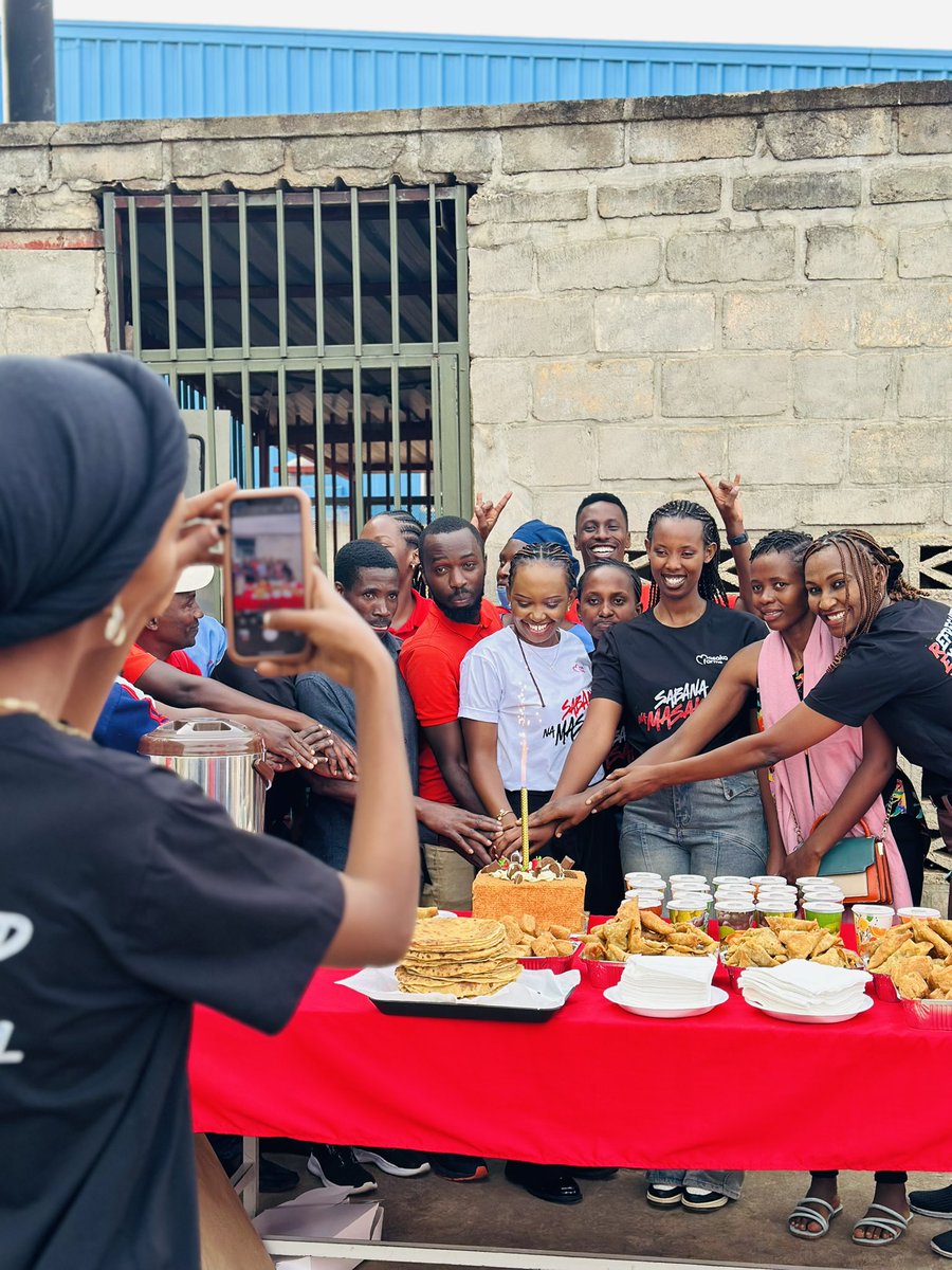 masaka_farms's tweet photo. This morning we celebrated, and  honored our incredible team—celebrating birthdays and recognizing our outstanding Employees of the First Quarter. A huge shoutout to our dedicated staff for their hard work and commitment. Here’s to more success, teamwork, and shared achievements ahead! 🥂✨  #Dairy #Kigali #Rwanda #TeamAppreciation #WorkFamily #Rwanda #RWOX