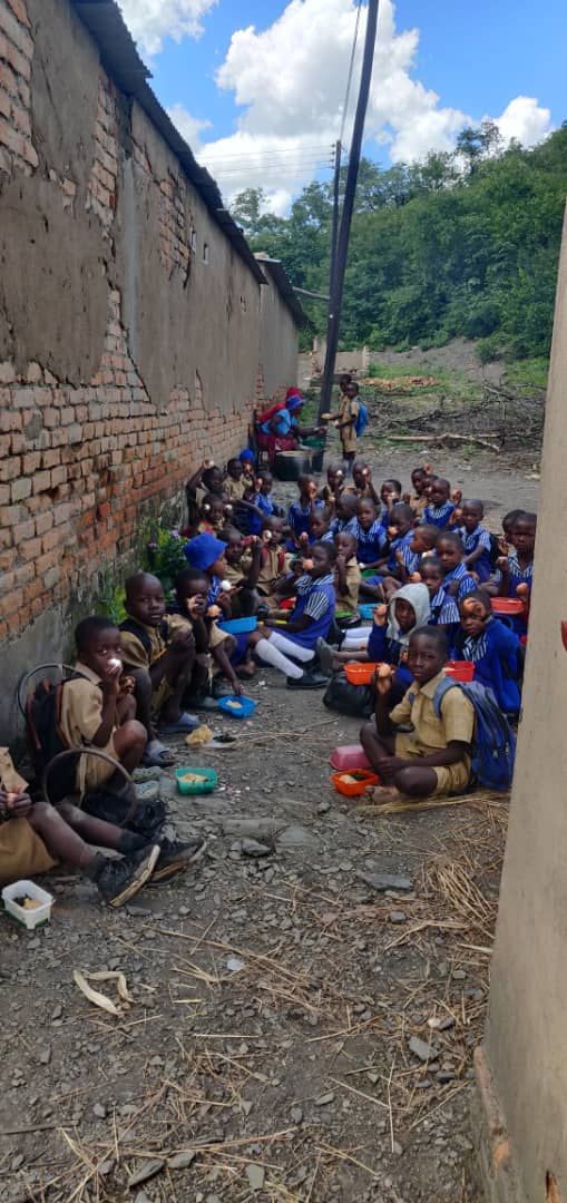 Zimbabwe Educational Trust (ZET) (@zet_uk) on Twitter photo Pupils at Kemukaka Primary being fed sadza, beans and fresh eggs from the chicken project thanks to our work with <a href="/Foundations/">Foundations Music</a> for Farming - Zimbabwe Pupils at Kemukaka Primary being fed sadza, beans and fresh eggs from the chicken project thanks to our work with <a href="/Foundations/">Foundations Music</a> for Farming - Zimbabwe