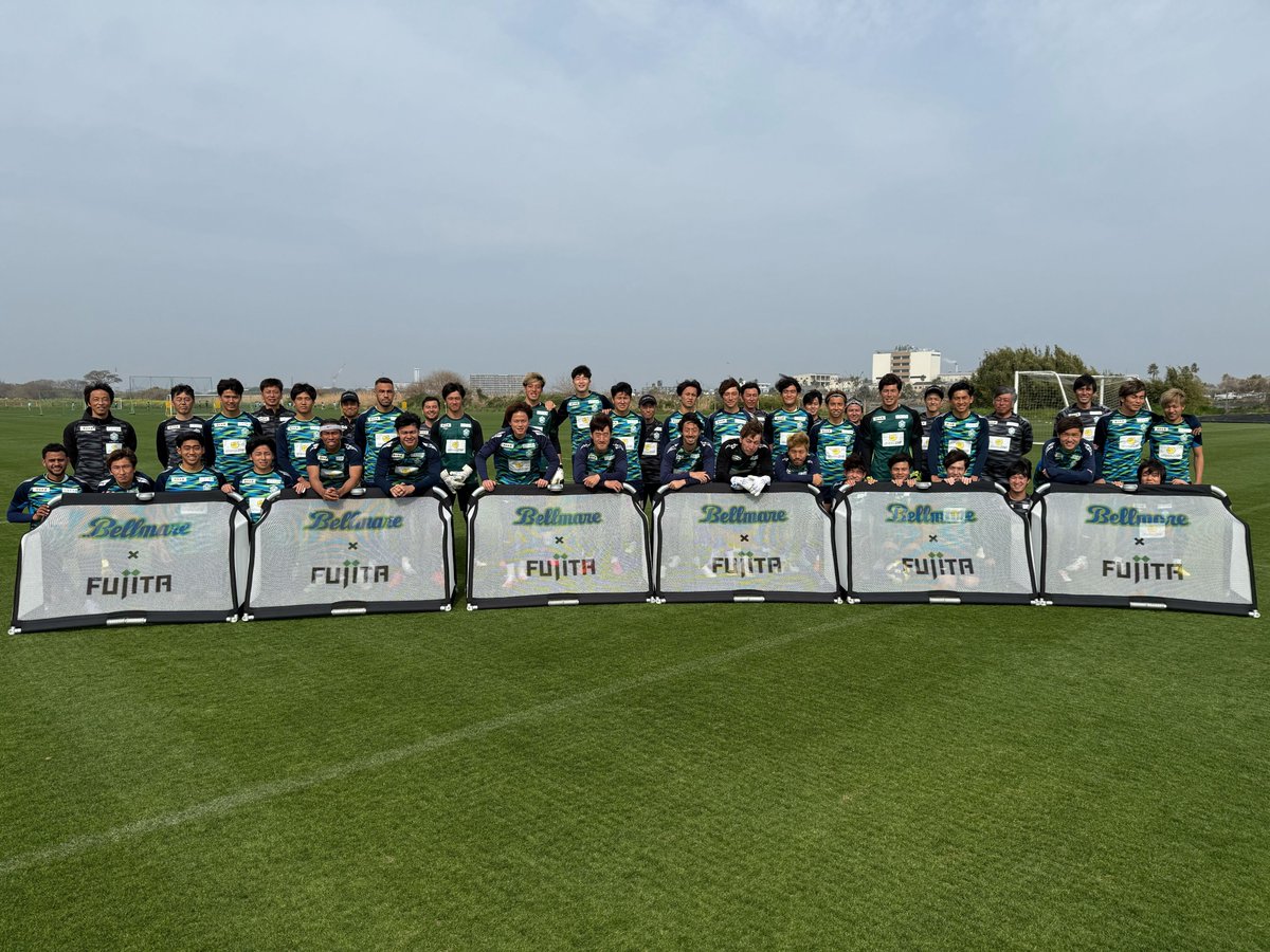 bellmare_staff's tweet photo. オフィシャルプレミアムパートナーの #フジタ 様より、1月の表敬訪問でご寄贈いただいたゴールが納品されました🥅

より一層トレーニングに励み、たくさんのゴールをお届けできるよう頑張ります⚽️🔥
フジタ様、誠にありがとうございました🙇‍♂️🙇‍♀️

#奥野耕平 &amp; #奥埜博亮 の”Wおくの”でも📸

#bellmare https://t.co/51VXk7Yjim