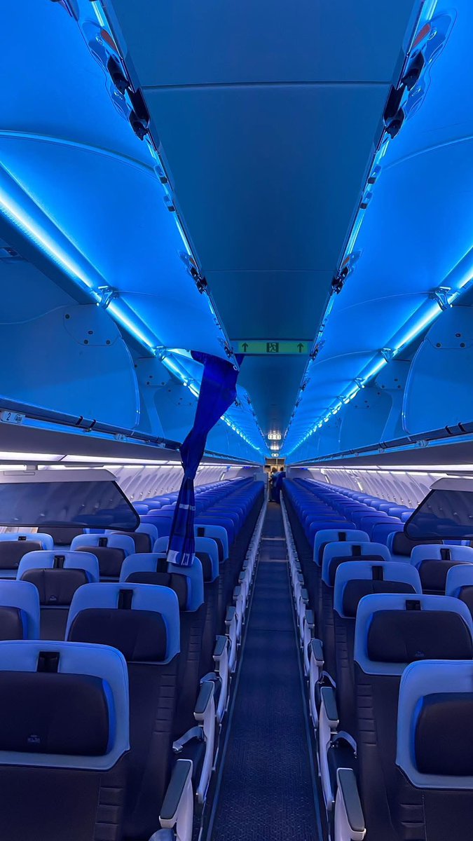 Roy84_Blue's tweet photo. Ik mocht (voor het eerst) op pad met onze nieuwe aanwinst: De A320 neo 💙 https://t.co/vwUFN7bB7O