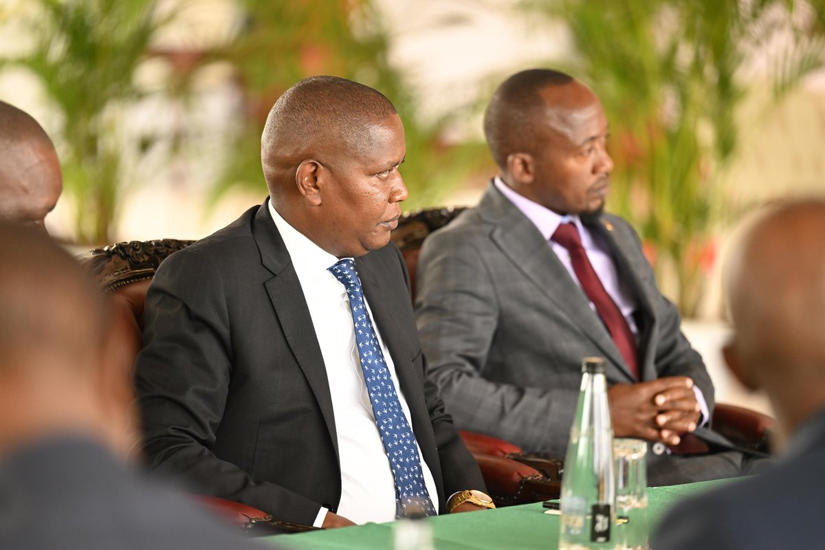 HonMwengiMutuse's tweet photo. TIME FOR URGENT ACTION!
This morning, Ukambani leaders engaged in a fruitful discussion with H.E. President @WilliamsRuto at State House. Key projects in roads, electrification, water, housing &amp; education to kick off across Makueni, Machakos &amp; Kitui. #DeliveringDevelopment https://t.co/GANXSo6rRJ