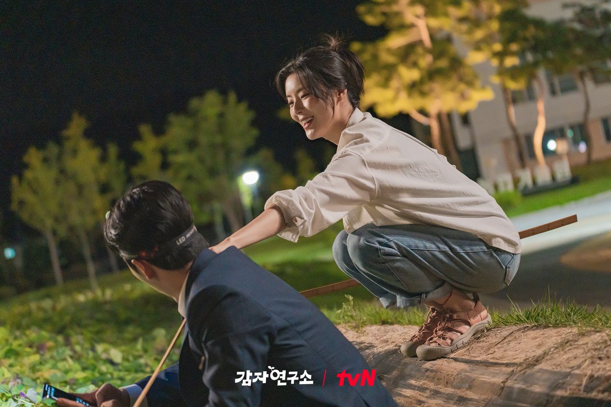 보기만 해도 흐뭇해지는 투샷! 뭐야 뭐야 둘이 뭐야?🫢

📸 tvn_drama

<감자 연구소> 매주 [토·일] 저녁 9시 20분 방송! tvN에서 만나요!

#감자연구소 #tvN #이선빈 #강태오