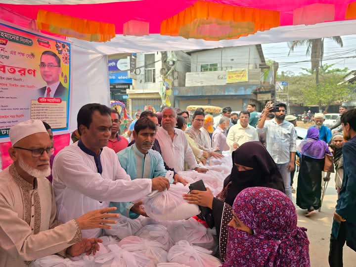 টাঙ্গাইলে বিএনপির ঈদ সামগ্রী বিতরণ