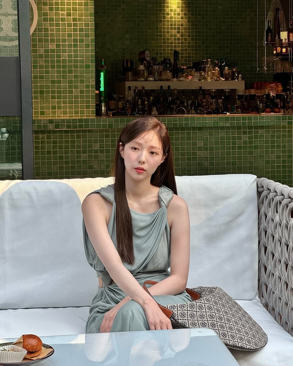 chaesoobinph's tweet photo. 250327 IG post #ChaeSooBin
.
.
Wonderful trip with Tory Burch ♥️
#ToryBurch #TMonogram
#ToryBurchSS25 https://t.co/KfkWE4vfbL