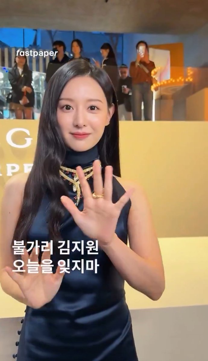 #김지원 아니 얼굴에 여백이 없어