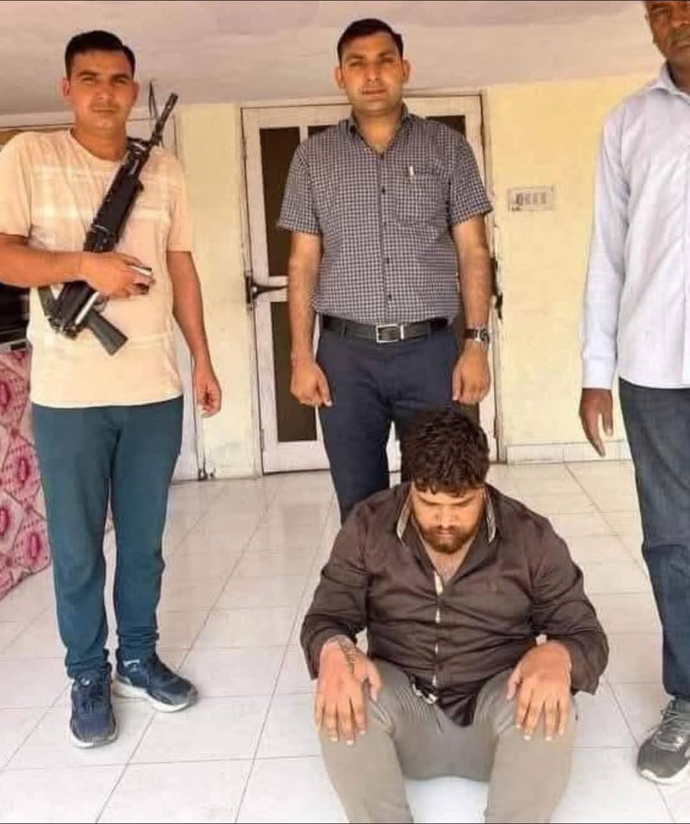 बाइक चोर कल समाजवादी नेता को धमकी दें रहा था इतिहास के पन्नों को पलटा तों बाइक चोर निकला