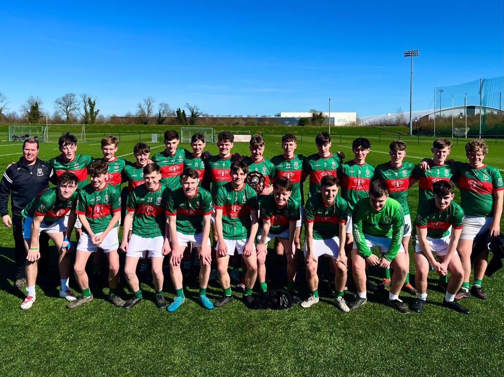 Comhghairdeas ollmhór lenár bhfoireann pheil Ghaelach f16 a bhuaigh Craobh Átha Cliath ar an Mháirt i gcoinne Cholaiste Chiaráin, 3.10-1.10. Ar aghaidh leo anois go dtí Craobh Laighean, go n-éirí libh a bhuachaillí!