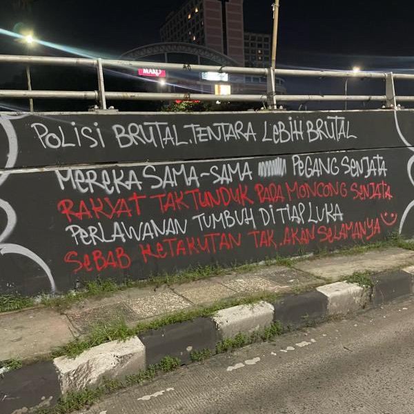 BiLLRaY2019's tweet image. Hadang kekuasaan militer sebelum MONCONG SENJATA membunuh kedaulatan Rakyat..! 

Rakyat tak boleh kalah!  
Rakyat bersatu, tidak dapat dikalahkan!

#CabutUUTNI
#TolakRUUPolri 
#TolakRUUKejaksaan 
#IndonesiaGelap