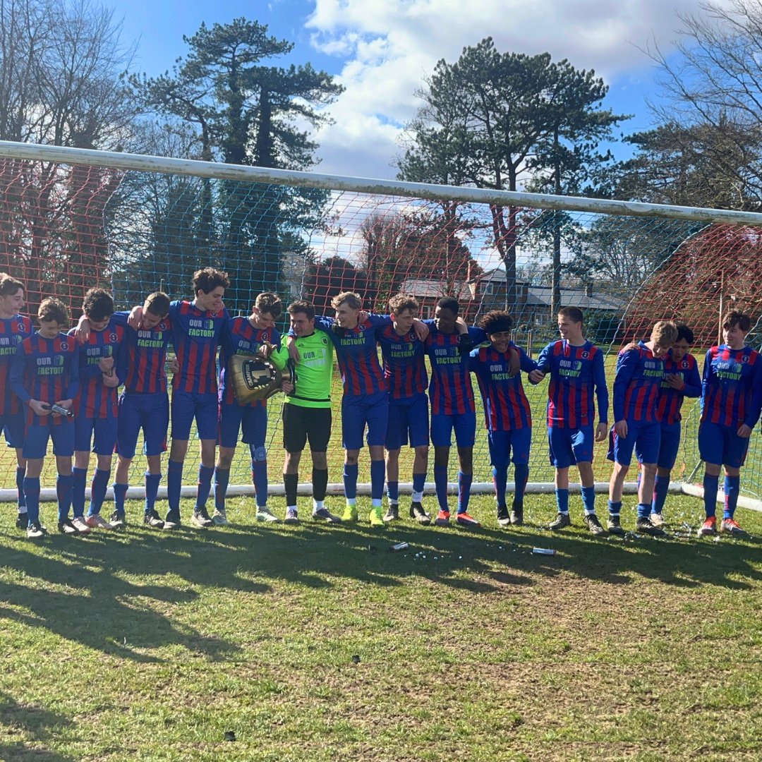 Big up the Reds, we are sponsors of league winners 🏆⚽

Worthys Youth FC U15's Reds took the top spot in division 1 after a 3-0 home win last weekend 👏

A modern-day Invincibles season with 10 wins and 2 draws- well done lads! 🤩

#sponsors #youthfootball #youthsports