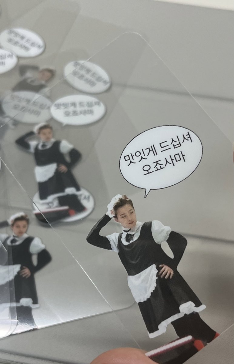 #rt 취켓팅에 실패한 관계로..
배송비만 받고 지드래곤 투명 예절 포카✨나눔합니다!
혹시나 맞나눔 원하시는 분 계신다면 지금부터디엠 주세요♡ 언제든 환영합니다 ( ´͈ ᵕ `͈ )◞♡

자세한 사항은 타래 윗치폼 확인 부탁드려요
폼은 22:30 오픈입니다 많은 참여 부탁드려요!!💛