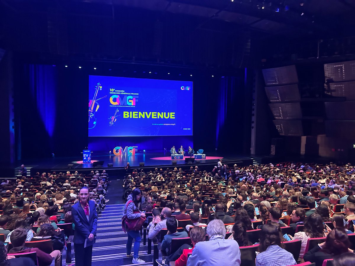 2026WONCAEurope's tweet image. La cérémonie d’ouverture commence en grand amphi #cmgf2025