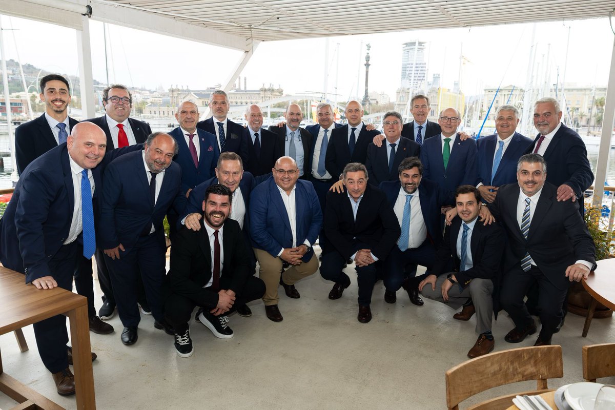 🔴 Trobada entre directius de federacions territorials amb motiu del 125è aniversari de la <a href="/FCF_CAT/">Federació Catalana de Futbol</a>... i cap dona present!

✅ No deixarem de treballar per una Federació Catalana de Futbol on el paper de la dona no sigui només un eslògan de màrqueting

#futbolcat #futsalcat <a href="/rfef/">RFEF</a>