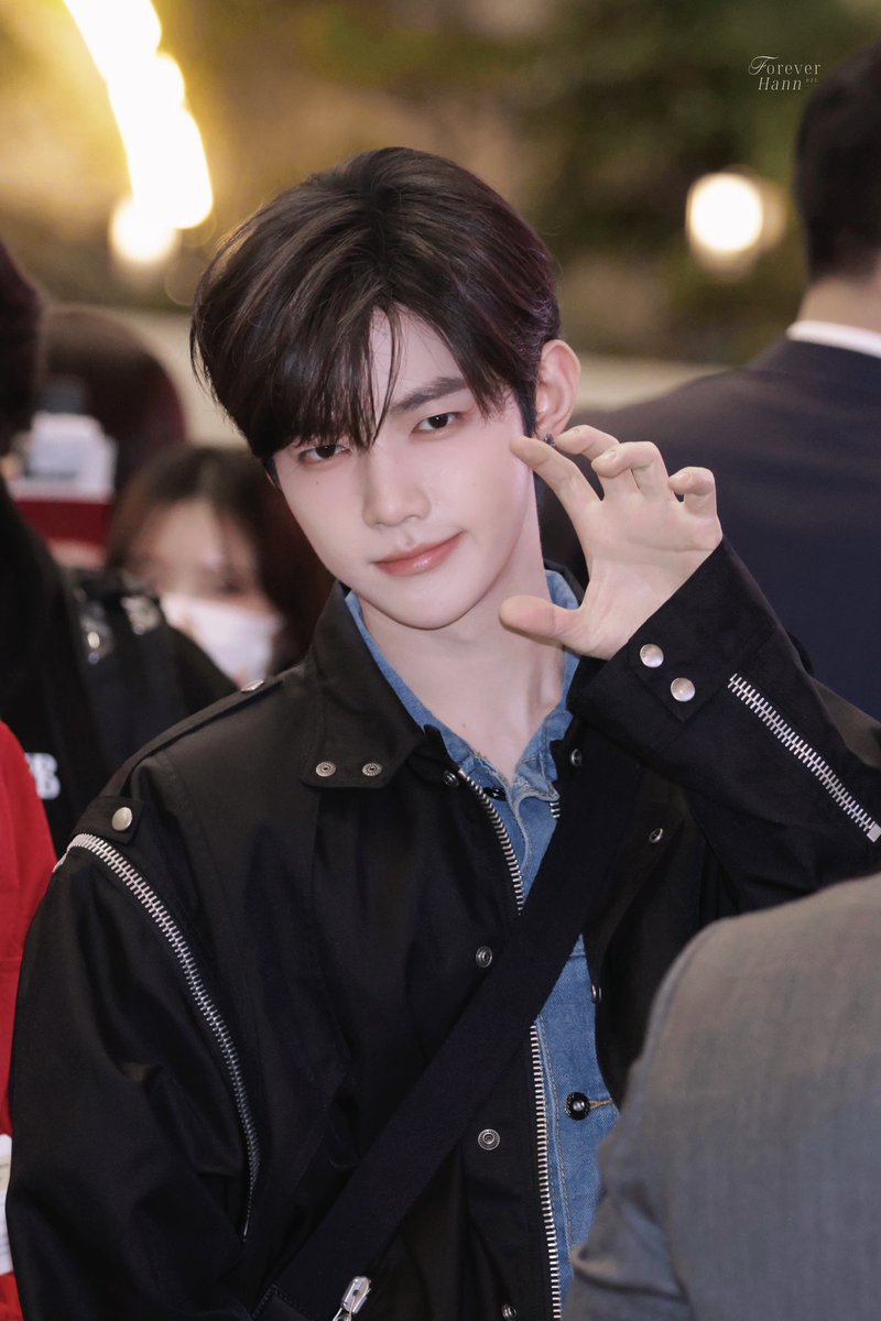 Forever021Hann tweet media