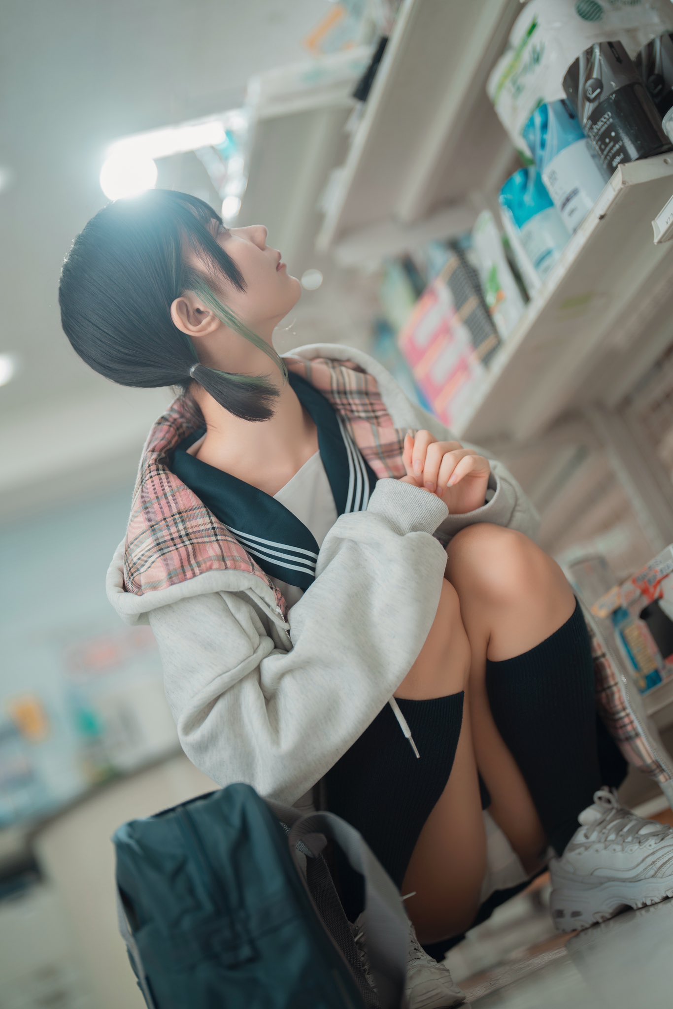 かれしちゃんのパンチラ（@karechan3840）｜気づいてないようす。。
