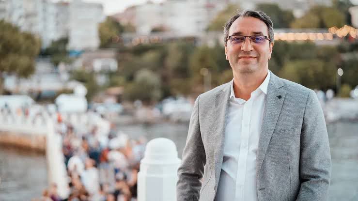 Ciddi sağlık sorunları yaşadığını bildiğimiz İBB Genel Sekreter Yardımcımız Sayın Mahir Polat’ın, tutuklu bulunduğu Silivri Cezaevi'nde rahatsızlanarak hastaneye kaldırıldığını üzüntüyle öğrendim. 

Kendisine acil şifalar diliyor, büyük acılara yol açılmadan bir an önce serbest