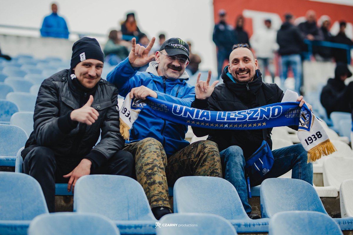 UniaLesznoKS's tweet photo. Kibice podczas wczorajszego sparingu #LESRYB ⚪️🔵

Dziękujemy, że mimo niesprzyjającej pogody byliście z nami 👊🏼

Fot. @jakub_schwarz

#KSUL ⚪🔵🤟🏼 #UniaLeszno #M2E #Metalkas2Ekstraliga https://t.co/LXwDQUEIvF