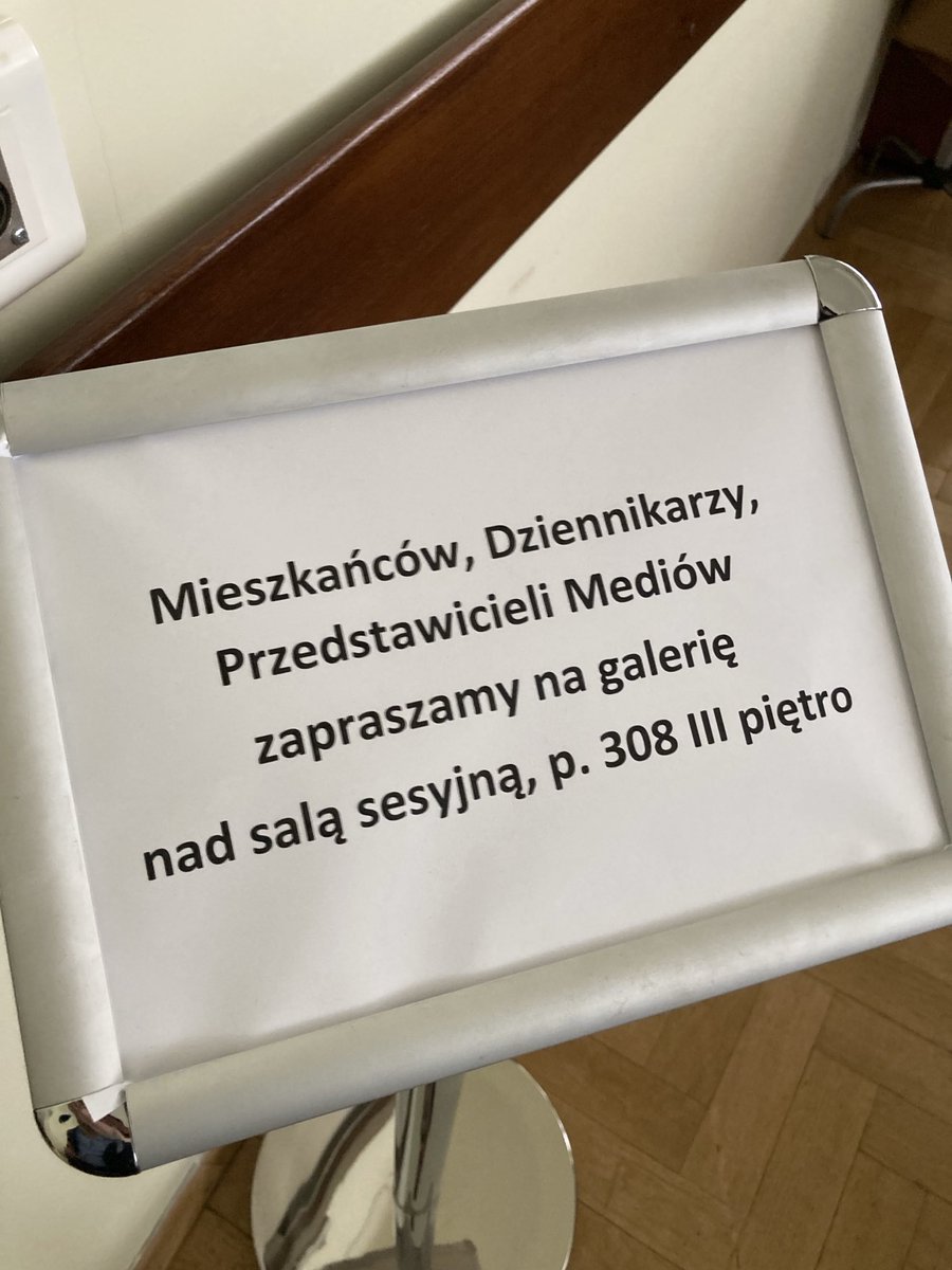 Coraz bardziej dziennikarze zaczynają przeszkadzać radnym i urzędnikom w #Katowice. Nie poszedłem na galerię, czekam na interwencję straży miejskiej.