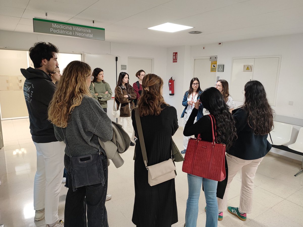 👀 La Jornada permet als futurs residents fer visites guiades als Serveis de l'#HTrueta per conèixer els espais i el funcionament de cada especialitat. 

#docėncia #MIR #FIR #LLIR #IIR