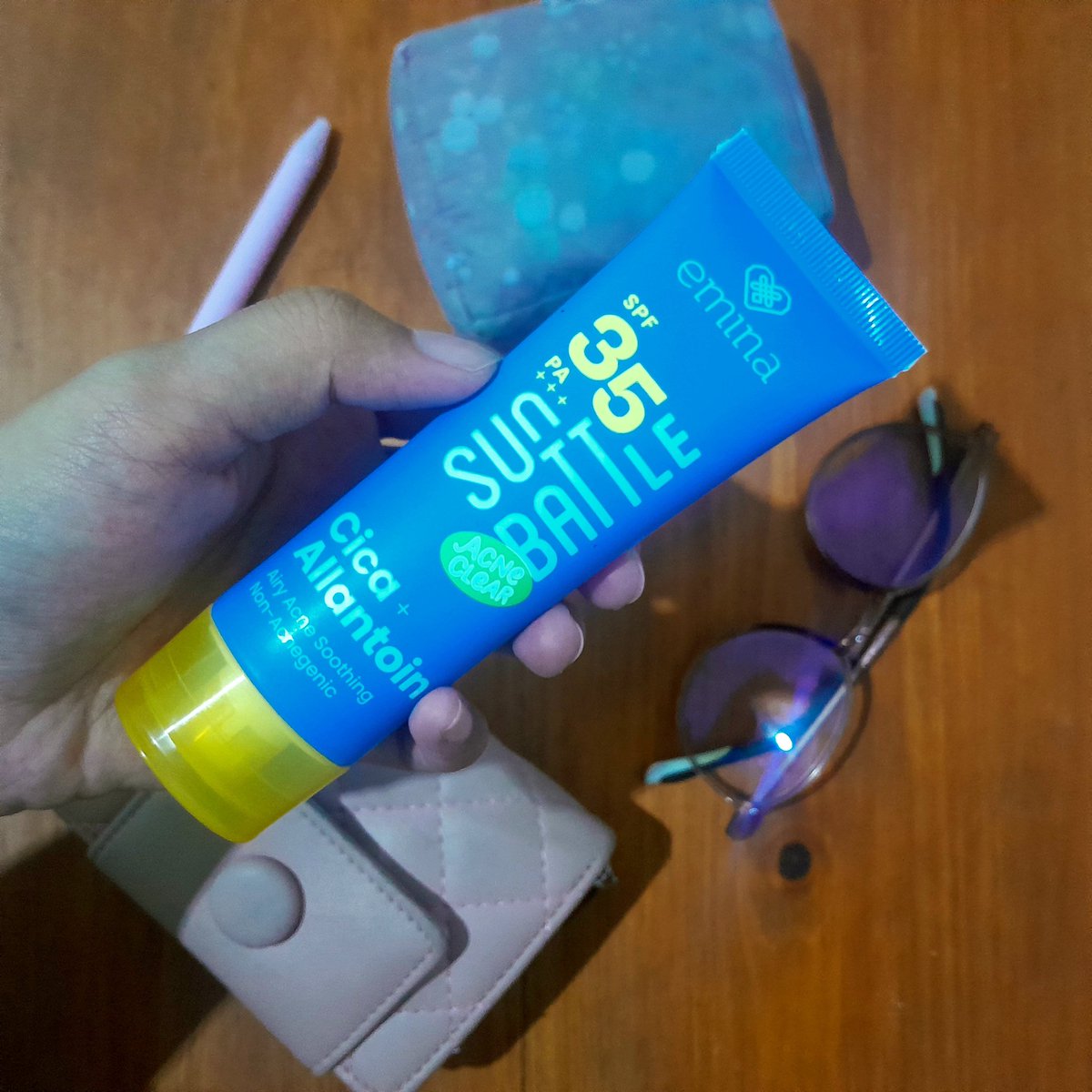 appelpurpel's tweet photo. DANNN sekarang masih berlanjut aku pake yg inii. Alhamdulillah cocok banget di aku. Udahlah affordable, gampang ditemuin di toko maret juga ada😙🫰🏻 https://t.co/DhSKfJ3ZNp