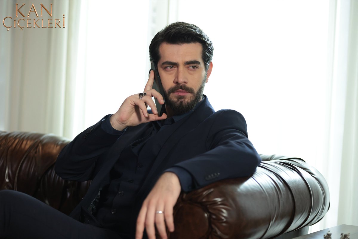 Kan Çiçekleri (@kanciceklerdizi) on Twitter photo "Aşkı anlatmaya kelimeler yetmez… Ama gözlerim yeter!”
#KanÇiçekleri #DilBar <a href="/barisbaktas/">Barış Baktaş</a> "Aşkı anlatmaya kelimeler yetmez… Ama gözlerim yeter!”
#KanÇiçekleri #DilBar <a href="/barisbaktas/">Barış Baktaş</a>
