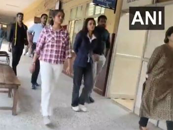 ani_digital's tweet photo. Karnataka: Bengaluru Court rejects Ranya Rao's bail plea in gold smuggling case
Read @ANI Story | https://t.co/hduoRpdUSM
#Karnatka #RanyaRao #BailReject https://t.co/DTVW1iEErL