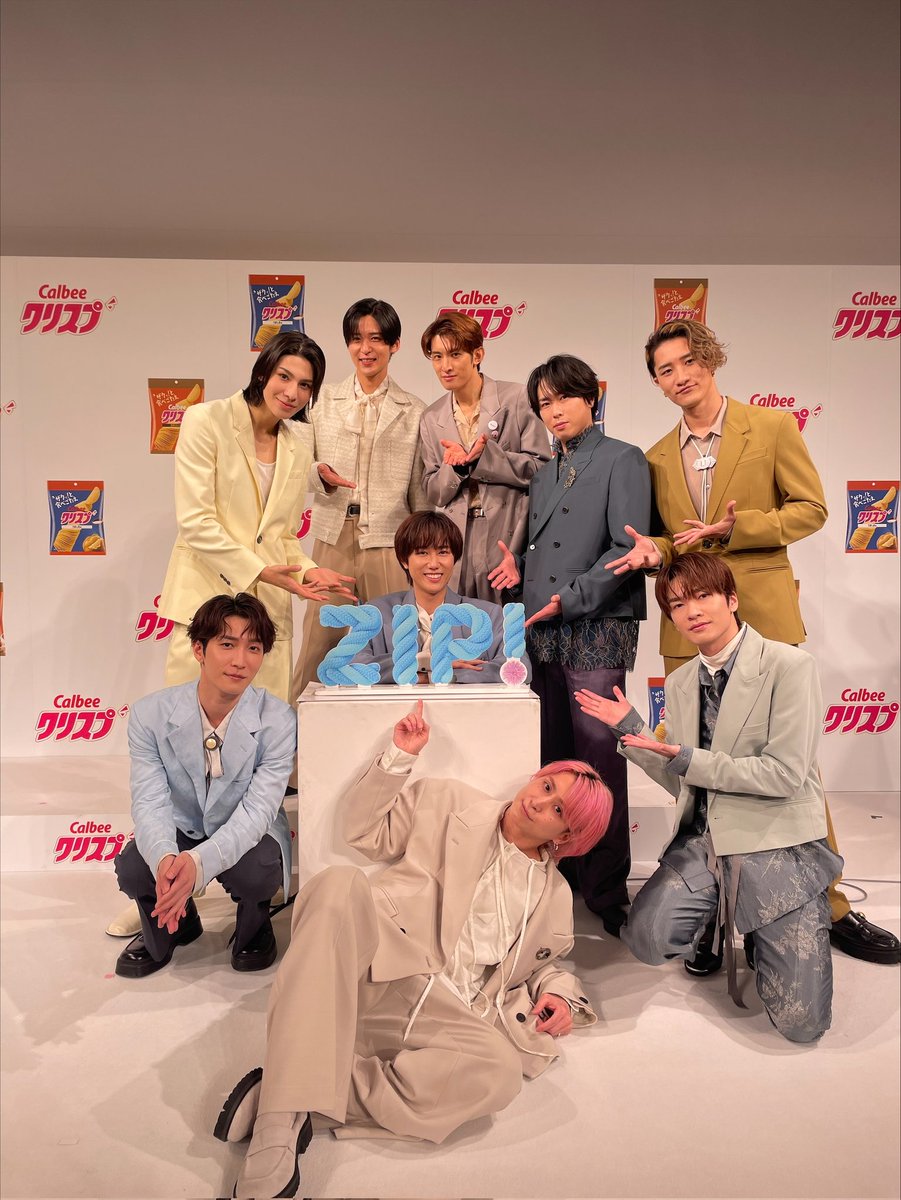 ZIP_TV's tweet photo. #あしたのZIP! #SHOWBIZコーナー

★広瀬すず、杉咲花、清原果耶 
    映画『片思い世界』舞台挨拶

★Snow Man
    ９人そろってCM発表会に登場
    メンバーに究極の２択質問
  「究極クエスチョン」に初挑戦！

#ZIP! https://t.co/ghPaEEZrQk