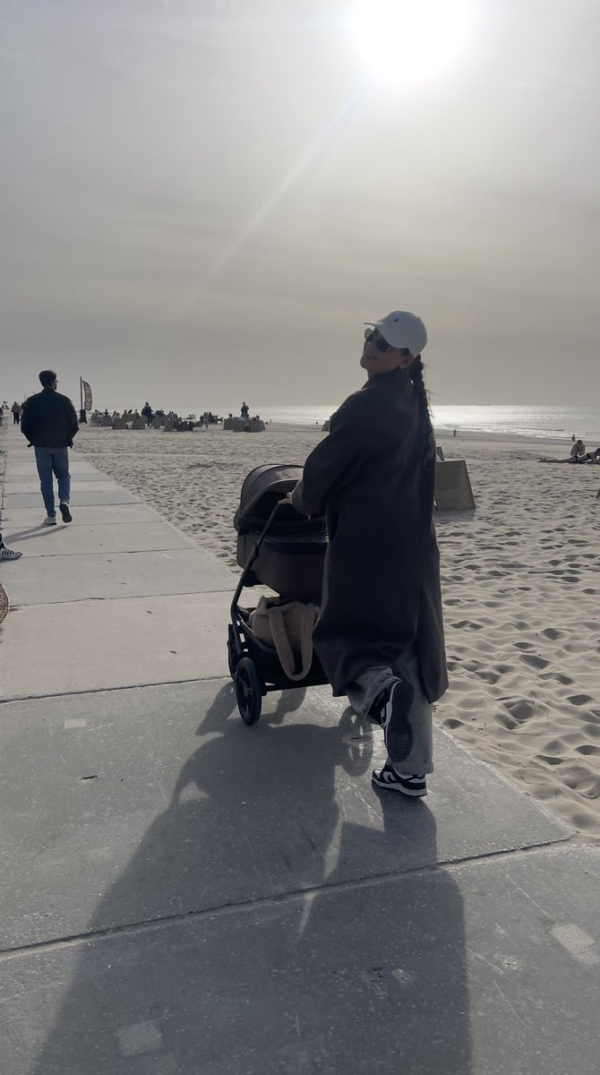 Being a fresh dad is hard.

You get ONE WEEK paternity leave in the Netherlands.

That's 5 whole days to:
- recover from a super intense experience
- to bond with your newly born child
- to take care of the mother's recovery
- to recover from the lack of sleep
- to adjust to a