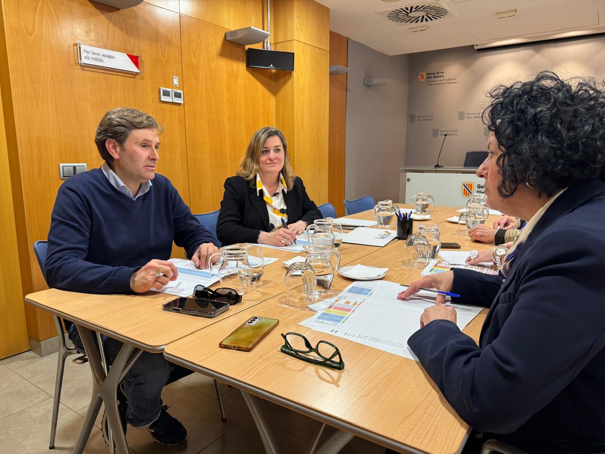Conselleria de Presidència i Adm. Públiques (@presidenciagoib) on Twitter photo ✅️ Amb l'increment de l'aportació del <a href="/goib/">Govern de les Illes Balears</a> al Fons de Cooperació Local en 564.000 €, els ajuntaments de les illes disposaran durant l'any 2025 de més doblers per a dur a terme millores als municipis.
Reforçam la nostra aposta pel municipalisme.
ℹ️ tn.caib.es/bRJF0Cvwm97A ✅️ Amb l'increment de l'aportació del <a href="/goib/">Govern de les Illes Balears</a> al Fons de Cooperació Local en 564.000 €, els ajuntaments de les illes disposaran durant l'any 2025 de més doblers per a dur a terme millores als municipis.
Reforçam la nostra aposta pel municipalisme.
ℹ️ tn.caib.es/bRJF0Cvwm97A