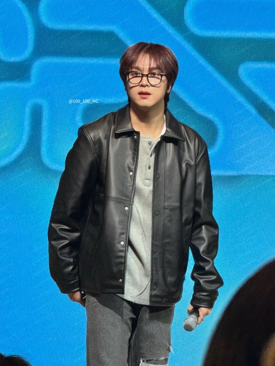 sunhaefs's tweet photo. OMG TODAY'S HAECHAN WITH GLASSES 😭😭😭😭 https://t.co/2kFB7vtvFS